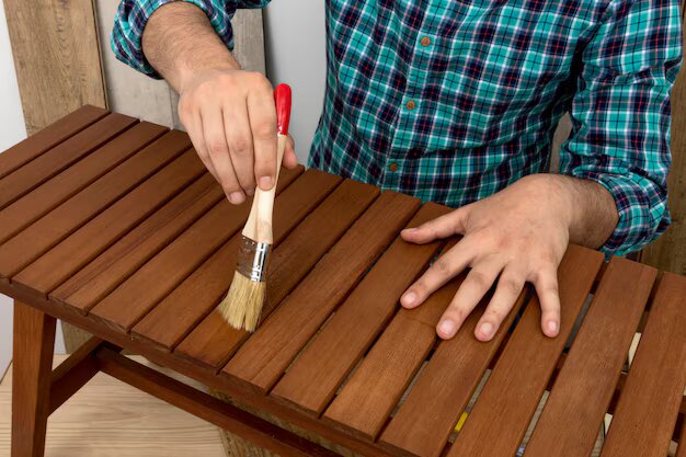 Oliën, was of vernis: de complete gids om je houten meubels tegen vocht te beschermen